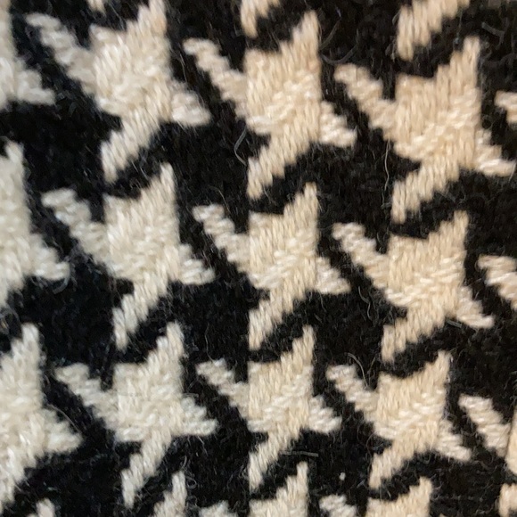 Houndstooth coat. So many ways to wear this coat collar wise. Zipper/ pockets - Picture 7 of 7